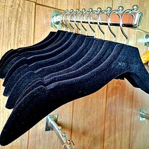 cabide aveludado preto cabide aveludado preto