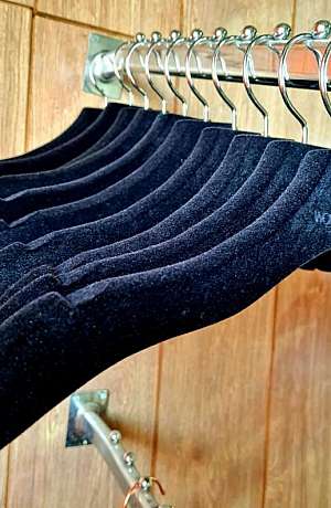 cabide de veludo preto atacado cabide de veludo preto atacado