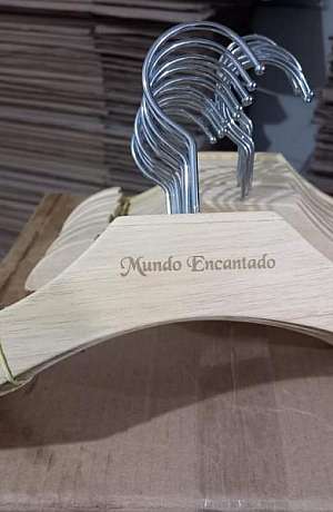 cabide infantil de madeira cabide infantil de madeira