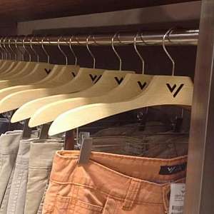 cabide vertical de madeira cabide vertical de madeira