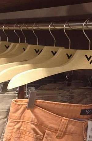 cabide vertical de madeira cabide vertical de madeira